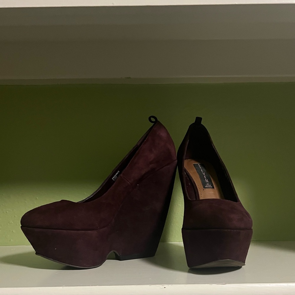 STEVE MADDEN BURGUNDY PUMPS SIZE 6.5 EXCELLENT CONDITION